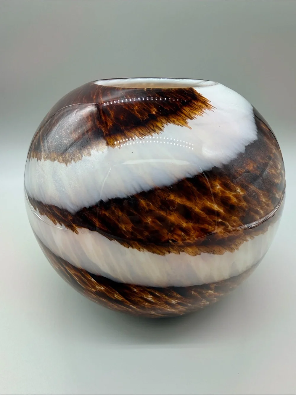 VTG Heavy Cased Glass Globe Vase Tortoiseshell Pulled Feather Swirl MCM Style 7